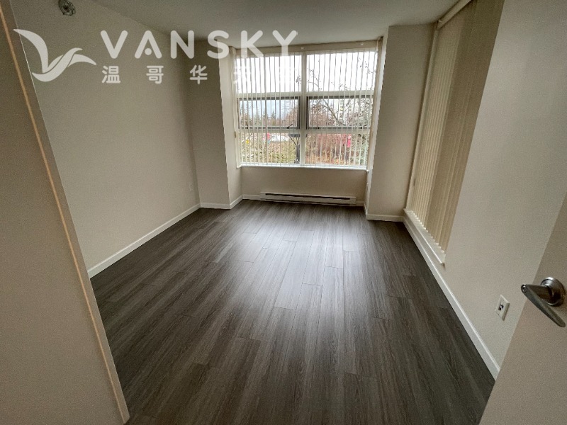 250417130700_208 Den.jpg